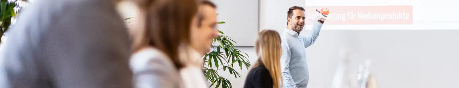 Lecturer holds in-person seminar